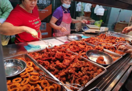 网红排骨店,美味诱惑，排队盛况空前