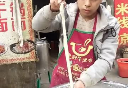 网红油条小哥,网红美食背后的匠心独运